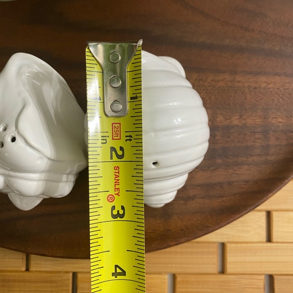 Dining Coastal Seashell Conch Salt And Pepper Shaker Ceramic Set